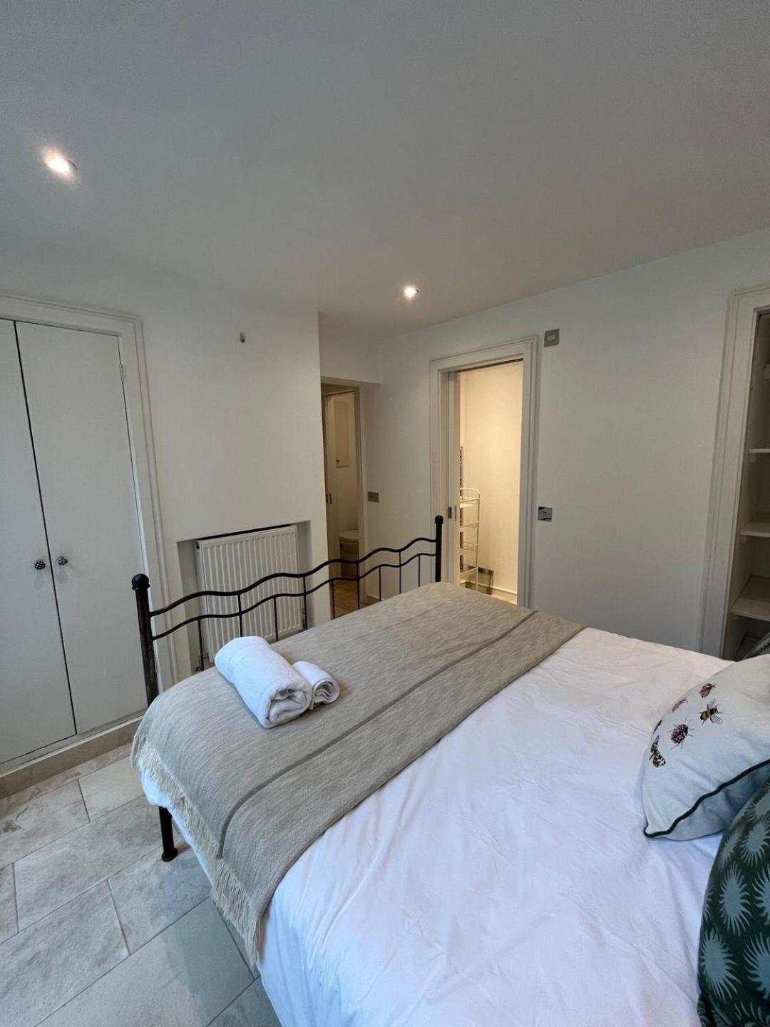 Holland Park Hideaway: A Stylish Escape London